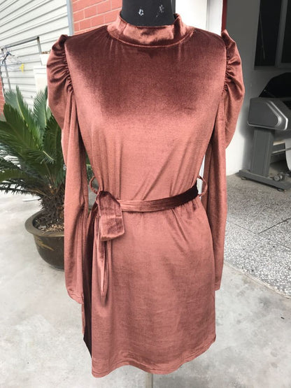 obe Velours Doré Manches Bouffantes