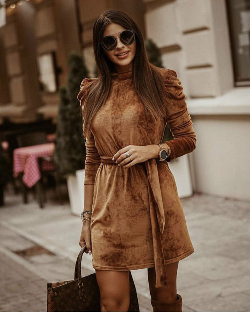 obe Velours Doré Manches Bouffantes
