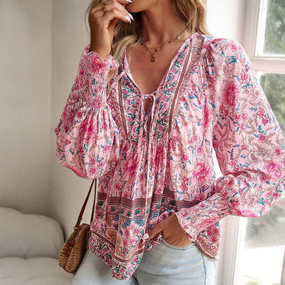 FloraChic – Blouse Imprimée à Manches Longues & Noeud Ajustable